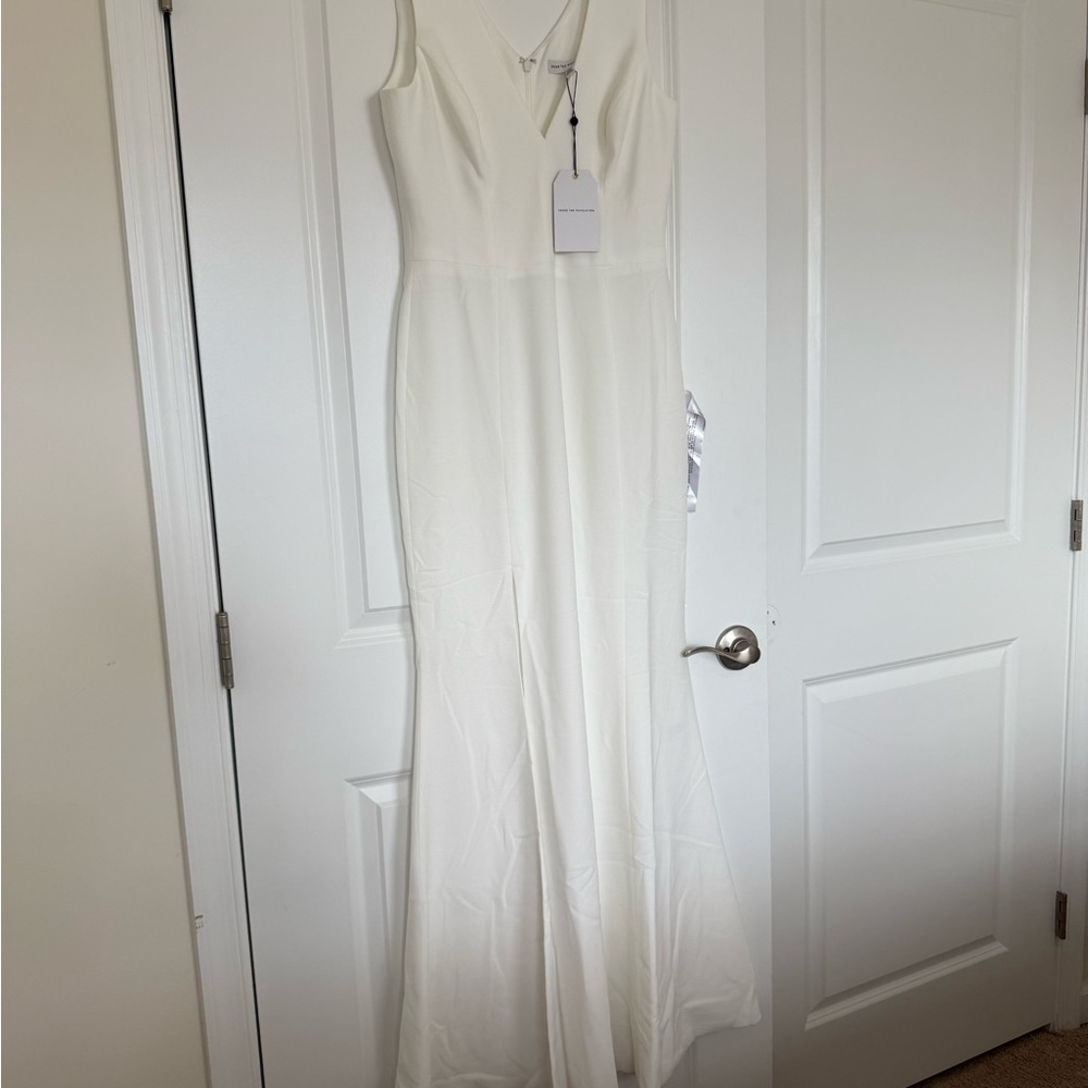 Elegant White Sleeveless Gown